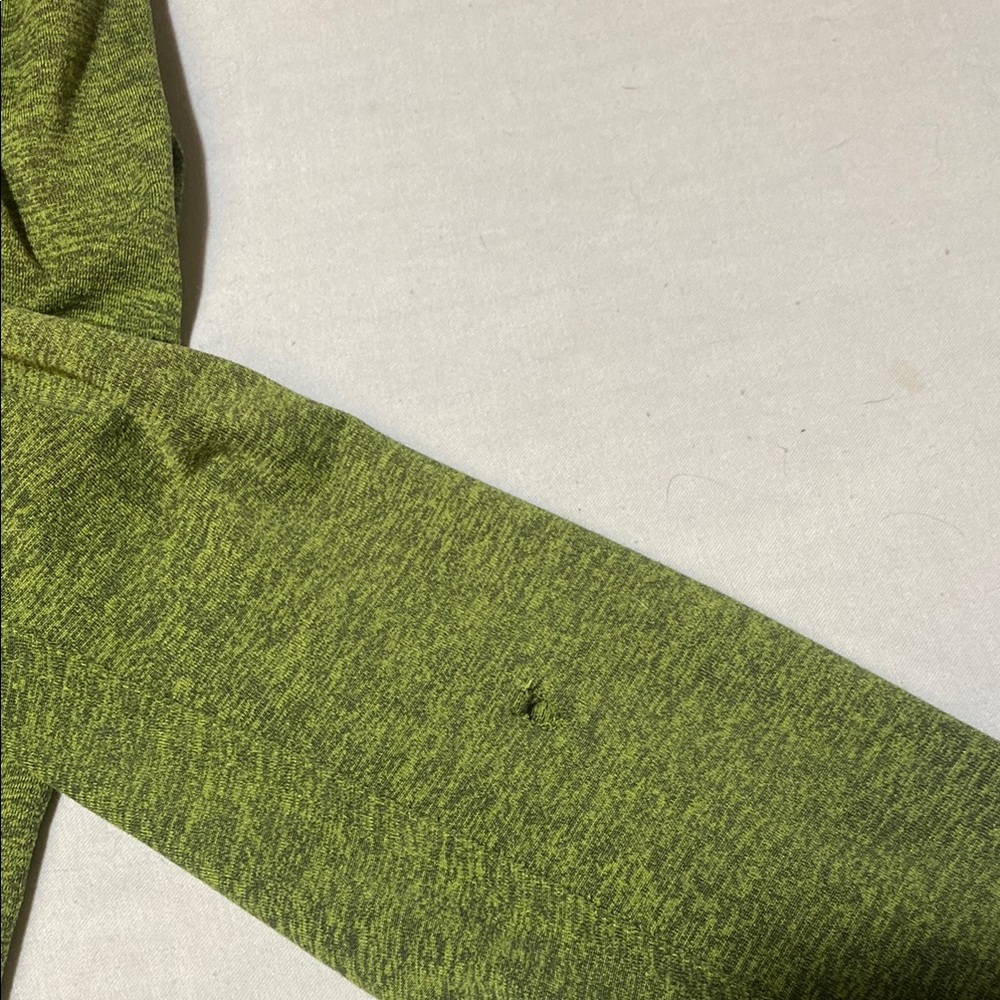Patagonia full zip green light weight hoodie XS runs large - Picture 6 of 7